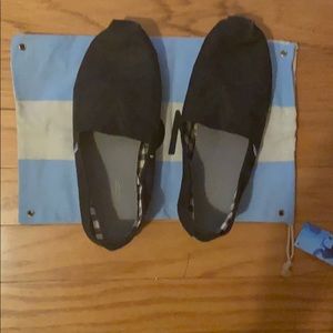 Men’s Toms canvas shoes size M12